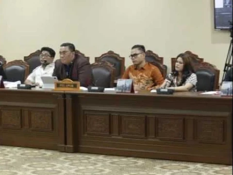 Sembilan Hakim MK Diadukan ke MKMK karena Tunjukkan Ijazah Gibran ke Pemohon
