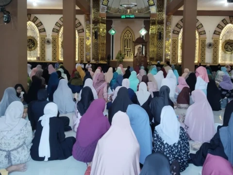 Perkokoh Kepedulian Sosial, Muslimat NU Luwu Timur Sulsel Santuni Anak Yatim di Bulan Muharram