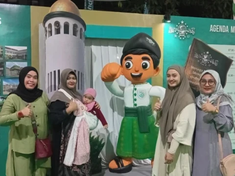 Manfaatkan Akhir Pekan, Kemeriahan Muktamar Ke-35 NU Jadi Pilihan Wisata Keluarga
