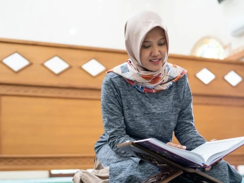Khutbah Jumat: Ramadhan Momentum Biasakan Diri Rajin Baca Al-Qur’an