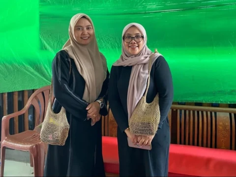 Saat Fatayat NU Papua Tengah Kenakan Noken di Muktamar Ke-35 NU