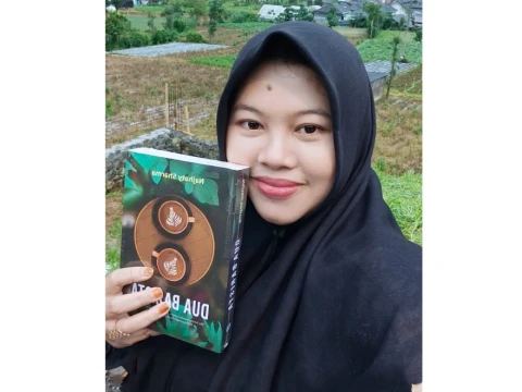 Najhaty Sharma, Novelis Santri di Balik Karya Best Seller Dua Barista