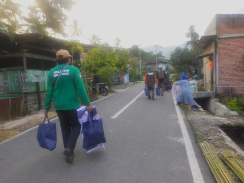 Dari Rumah ke Rumah, Tim NU Peduli Salurkan Bantuan bagi Warga Terdampak Banjir di Padang Sidimpuan