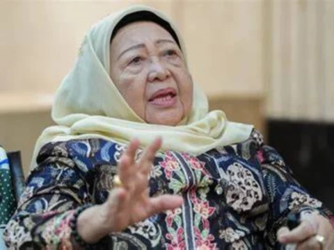 Rahasia Kedisiplinan Almarhumah Nyai Machfudhoh Aly Ubaid Menjaga Padatnya Aktivitas