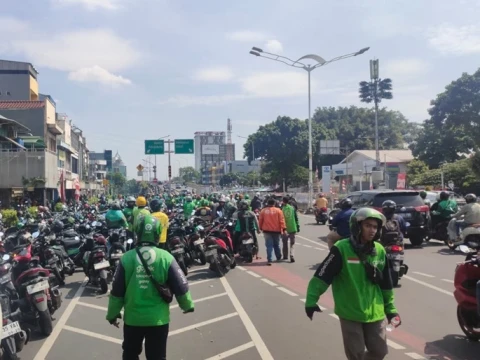 Pengamat: Batas Potongan Aplikator 8 Persen Belum Selesaikan Masalah Ojol