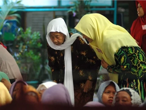 Khutbah Jumat Bahasa Sunda: Doraka ka Indung Madarat ti Dunya Dugika Akherat  