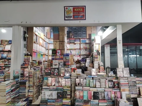 Nasib Toko Buku di Pasar Kenari: Sepi Pembeli, Mati Segan Hidup pun Tak Mau