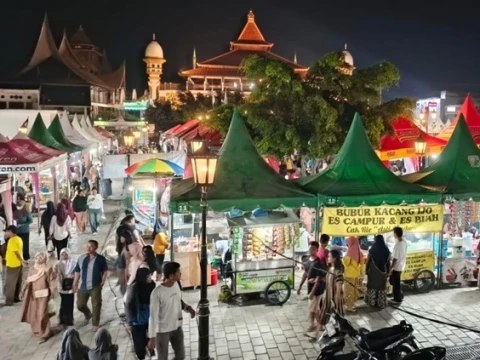 Menuju Ramadhan di Tengah Lesunya Daya Beli, Pedagang Lasem Bertahan