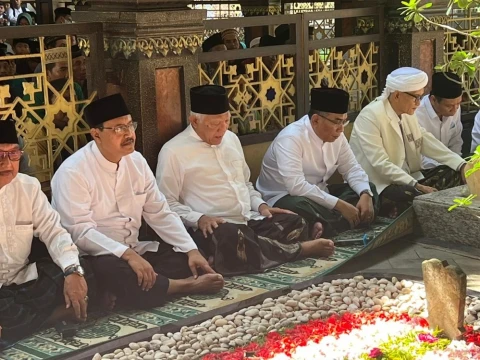 Pengurus PBNU Ziarahi Makam KH Hasyim Asy'ari di Hari Santri