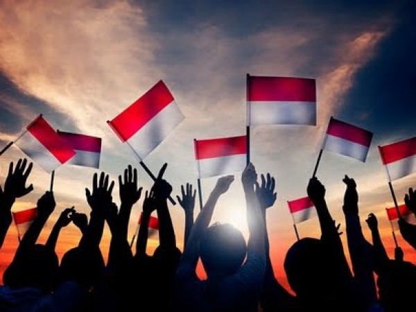 Hukum Menyanyikan Lagu Indonesia raya dan Syubbanul Wathon dalam Masjid
