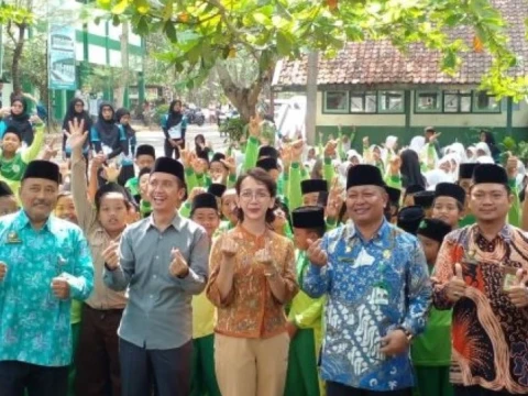 MI Darul Ma’arif 1 Serut Bantul Bangun Gedung Baru, GKR Bendara Lakukan Peletakan Batu Pertama