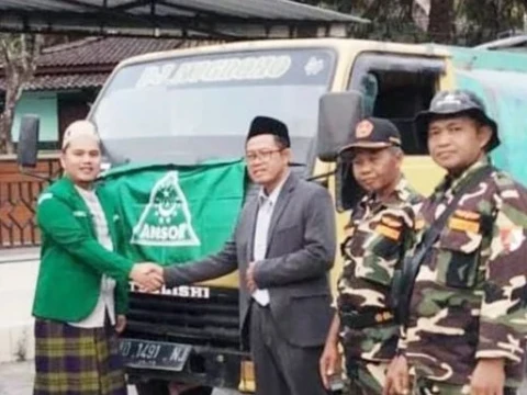 Atasi Kekeringan, Ansor-Banser Kemalang Klaten Salurkan Air Bersih