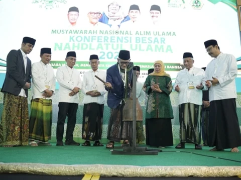 Tabuhan Kenteng Bekas Bom Belanda Jadi Simbolis Pembuka Munas-Konbes NU 2026