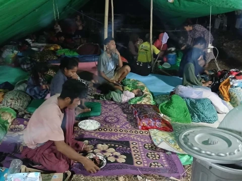 Korban Meninggal Akibat Gempa NTT Bertambah Jadi 100 Orang, 180 Ribu Warga Mengungsi