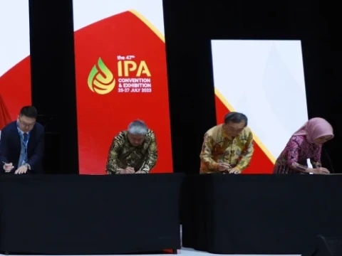 Pertamina Dan Petronas Sepakati Jual Beli Dengan Shell Untuk 35 Persen ...