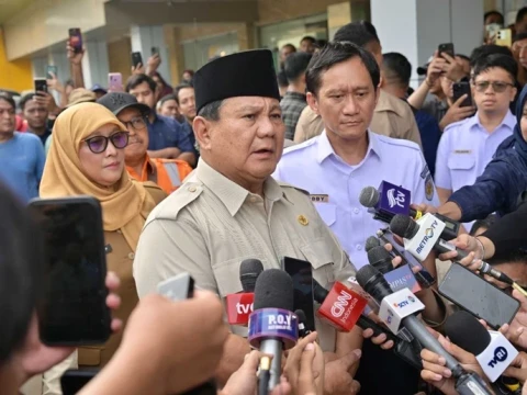 Presiden Prabowo Sebut Akan Perbaiki 1.800 Perlintasan Kereta dan Bangun Flyover di Bekasi