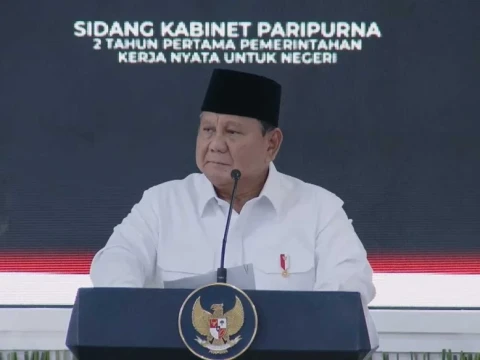 Dua Tahun Pimpin Pemerintah, Prabowo Minta Kabinet Berani dan Tegas Hadapi Krisis Global