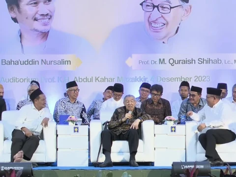 Prof Quraish Shihab Sebut Gus Baha Orang Alim Besar tapi Sembunyi