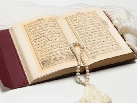 Khutbah Jumat: Perkuat Iman dengan Membaca Al-Qur’an