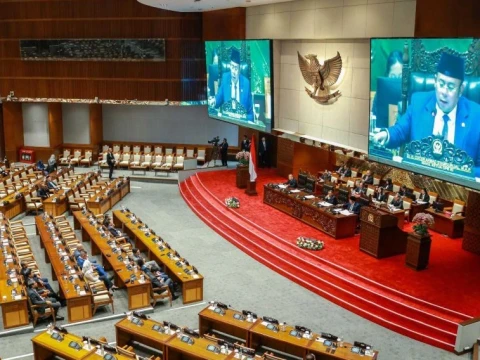 DPR Sahkan RUU Polri Jadi Undang-Undang, Klaim Libatkan Publik dalam Pembahasan 