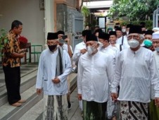 Rais 'Aam dan Mustasyar PBNU Ziarah ke Masyayikh NU di Jombang