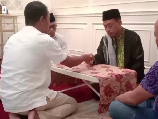 Dibimbing Gus Hayid, Petinju Nasional Ini Masuk Islam