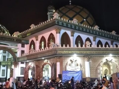 Ribuan Peziarah Padati Makam Syaihona Kholil Bangkalan