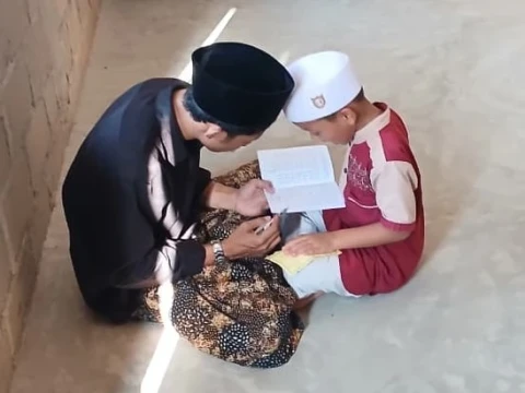 Cerita Dai Daerah 3T: Getar Tenggorokan Sabib Menyemai Ayat di Ruang Kelas Berdebu Pulau Jemaja