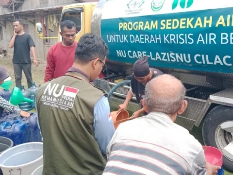 Kekeringan di Kawunganten, LAZISNU Cilacap Kirim 67 Ribu Liter Air Bersih