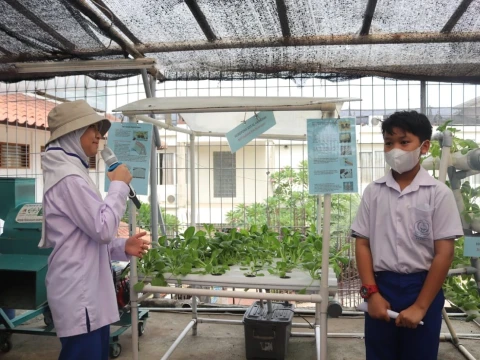 Jadi Percontohan Program Pesantren Hijau, Al-Hamidiyah Depok Resmikan AHA Green House