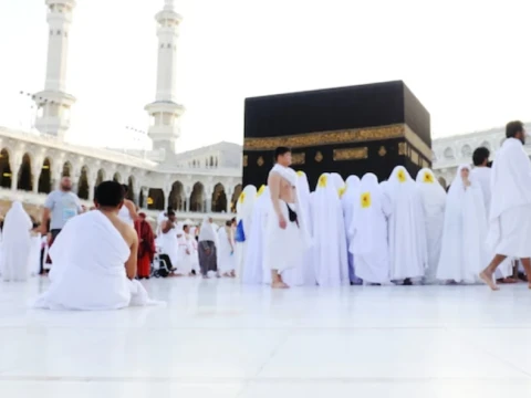 6 Larangan Jamaah Haji saat di Masjidil Haram dan Nabawi
