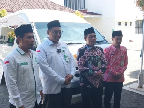 Nu Care Lazisnu Dan Bpkh Serahkan Kendaraan Layanan Haji Ke Kemenag Cilacap