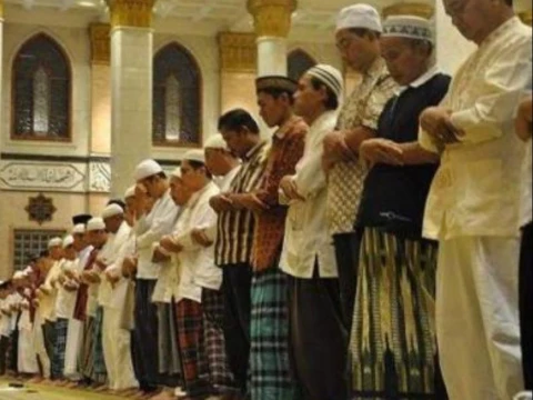 Pilih Mana, Raih Keutamaan Shalat Jamaah 40 Hari atau Menunggui Orang Tua yang Sakit-sakitan?