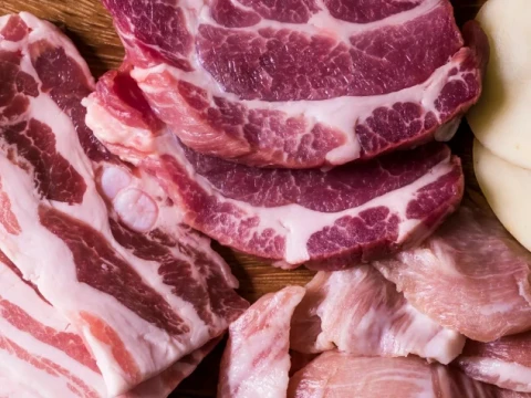 Hukum Belanja di Toko yang Menjual Daging Babi