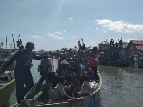 Tradisi Sedekah Laut di Pantura Brebes, Diawali Istighosah, Dipungkasi Pengajian Akbar