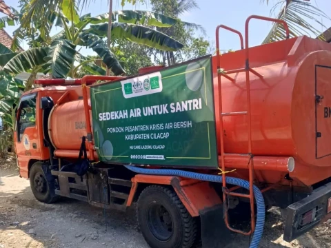 38 Ribu Liter Air Bersih Disalurkan NU Cilacap Peduli ke 7 Pesantren