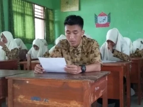 Antara Kenaikan Gaji Guru dan Peningkatan Kompetensi 