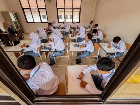 Isu Kesejahteraan dan Kriminalisasi Guru Terus Menguat di Tengah Kebijakan MBG