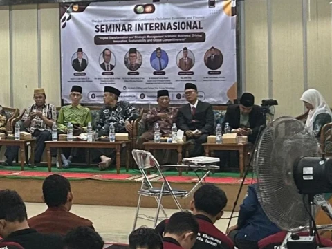 Akademisi Tiga Negara Ulas Digitalisasi dan Ekonomi Islam di IAID Martapura