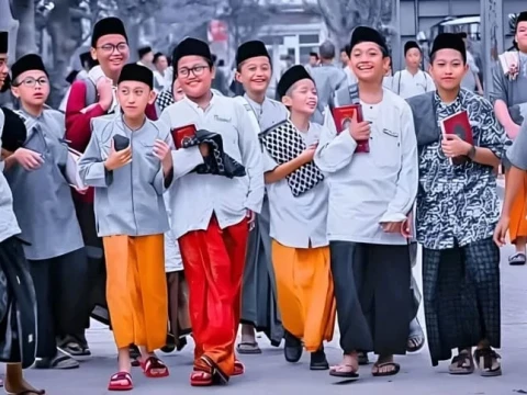 Mengapa Banyak Pesantren Meredup Setelah Kiainya Wafat?