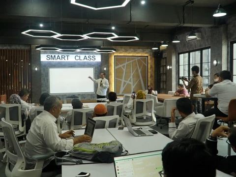 Kemenag Uji Coba Penggunaan Smart Class Digital