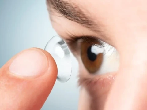 Hukum Menggunakan Softlens