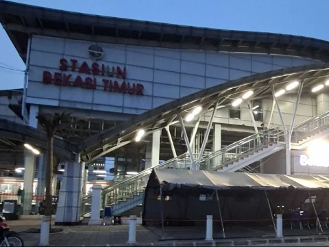 Stasiun Bekasi Timur Kembali Aktif, Gerbong Khusus Perempuan Lebih Sepi Dari Biasanya