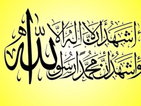 Perbedaan Bacaan Syahadat Masuk Islam, dalam Azan dan Shalat