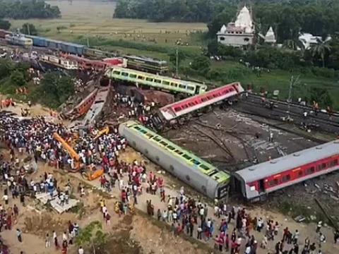 Tabrakan Kereta di India: Lebih dari 260 Orang Meninggal, 650 Luka-luka
