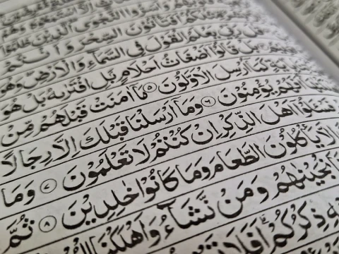 Tafsir Surat Al-Anbiya Ayat 7: Keharusan Bertanya pada Orang yang Kompeten