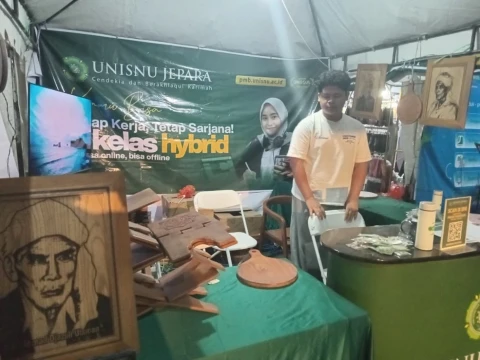 Pamerkan Seni Ukir, Unisnu Jepara Ramaikan Bazar dan Ekspo Muktamar ke-35 NU