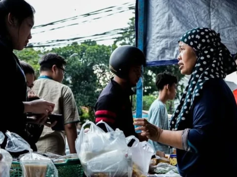 Khutbah Jumat: Tetap Mencari Rezeki Halal di Tengah Tantangan Ekonomi