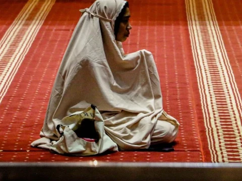 Suami Tidak Shalat Meski sudah Diingatkan Berkali-kali, Apakah Istri Ikut Berdosa?