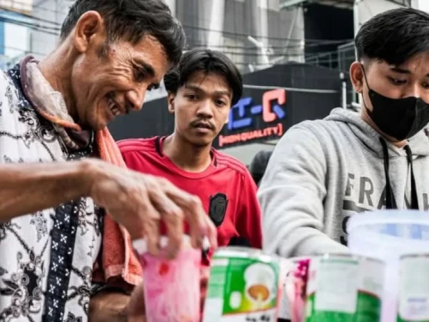 Khutbah Jumat: Beberapa Amalan yang Pahalanya Terus Mengalir Setelah Kematian